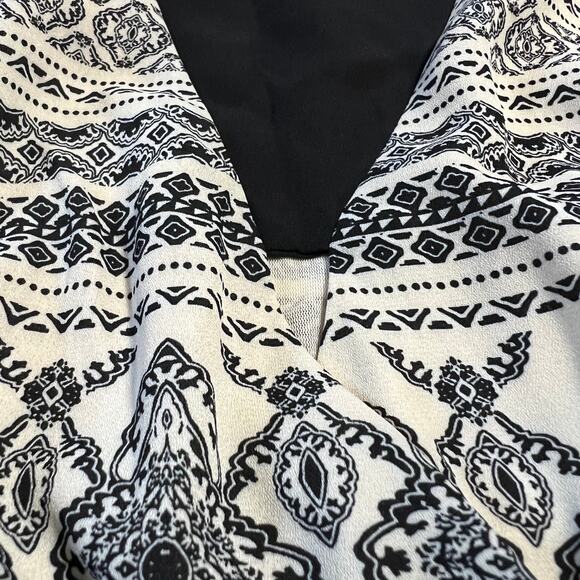 Romeo & Juliet Couture Sleeveless Boho Print Romper Size S NEW Neutral Casual - Picture 5 of 13